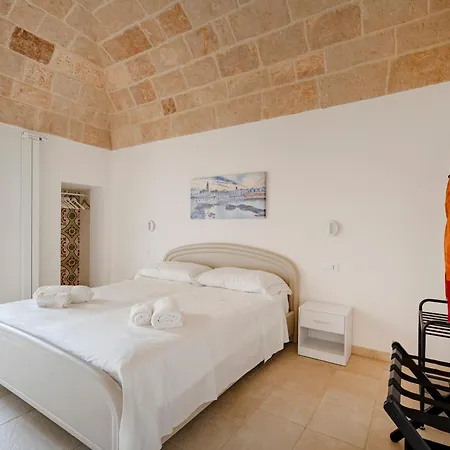 Guesthost - Comfortable Pierhouse In Apartment Monopoli