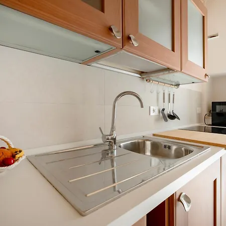 Guesthost - Comfortable Pierhouse In Apartment